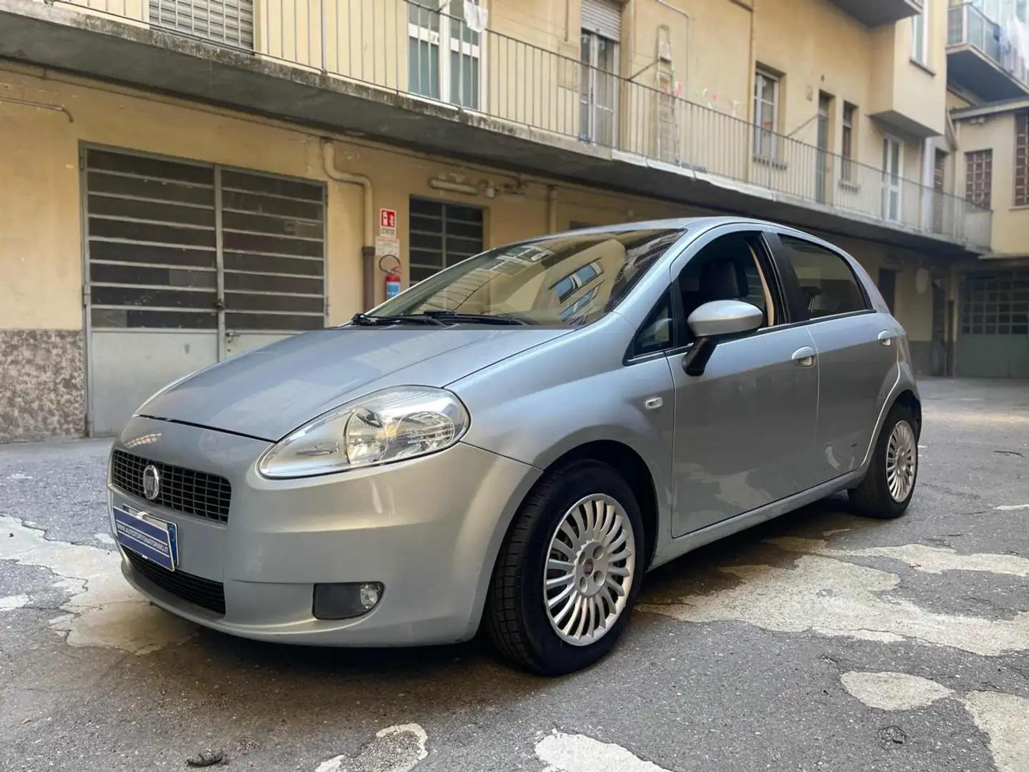 Fiat Grande Punto 1.4 5P. Dynamic AUTOMATICA-IMP. GPL!!!!! Grau - 1