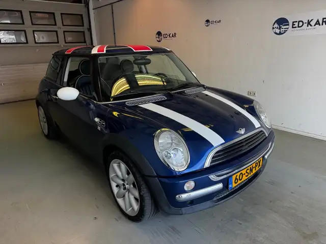 Mini Hatch view 5