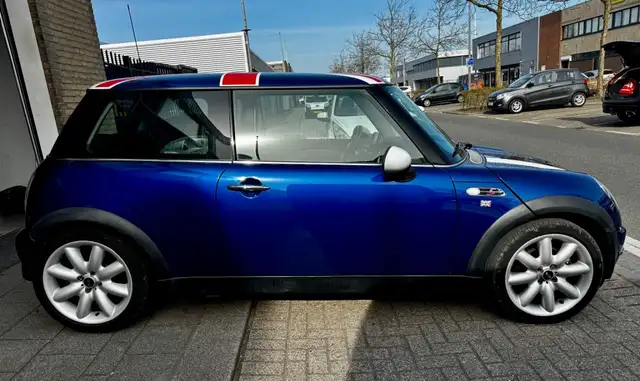 Mini Hatch view 14