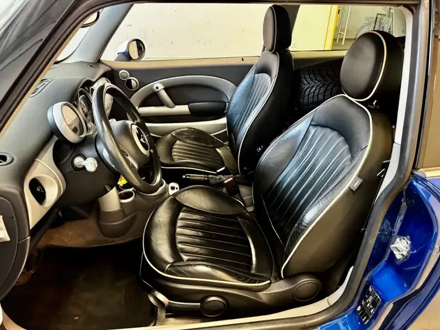 Mini Hatch view 10