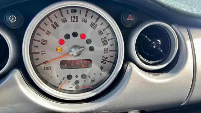 Mini Hatch view 13