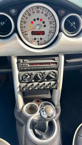 Mini Hatch view 3