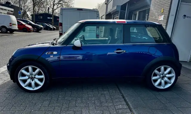 Mini Hatch view 15