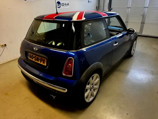 Mini Hatch view 6