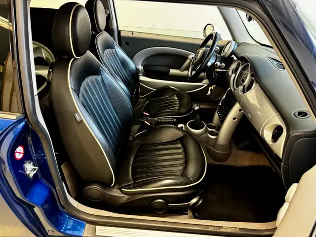 Mini Hatch view 9