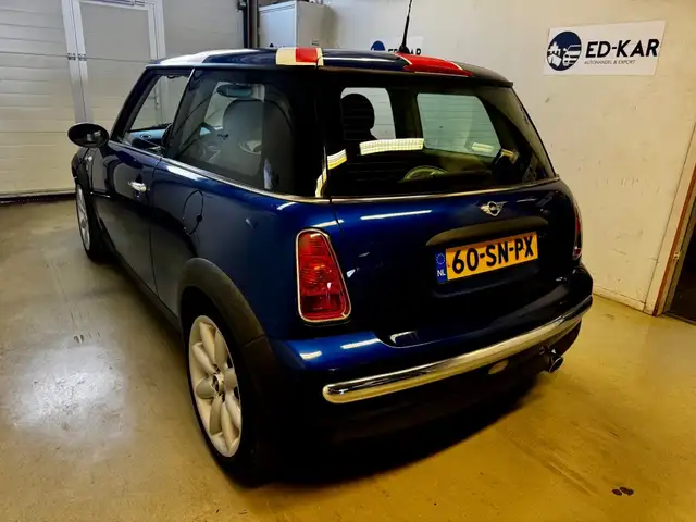 Mini Hatch view 8