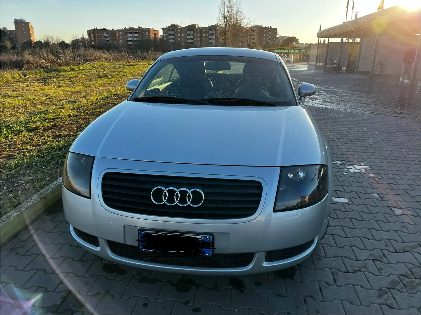 Audi TT 1.8t Gümüş rengi - 1