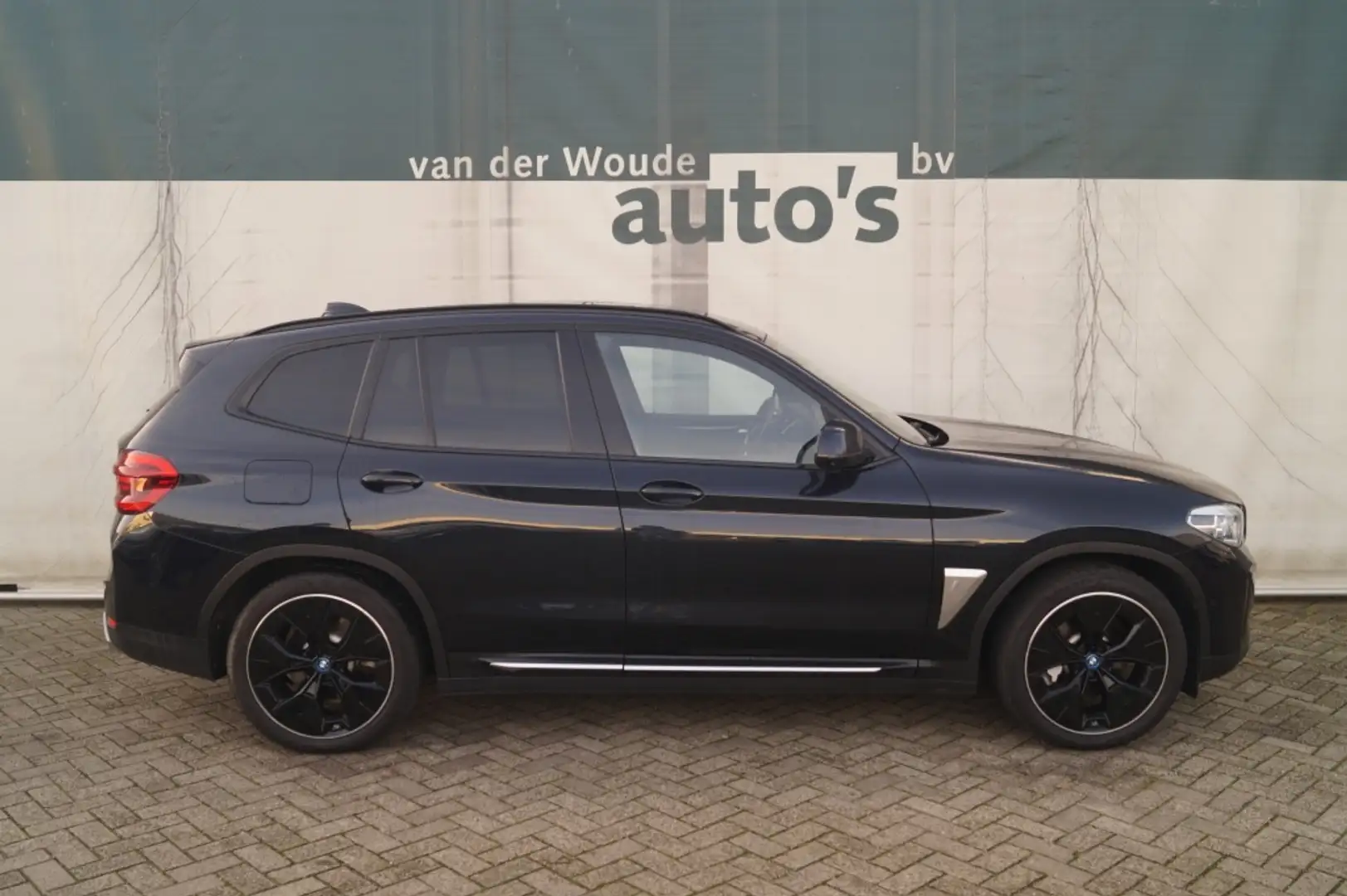 BMW iX3 High Executive 80kWh -PANO-LEER-ECC- Zwart - 2