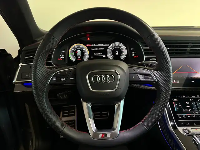 Audi Q8 view 6