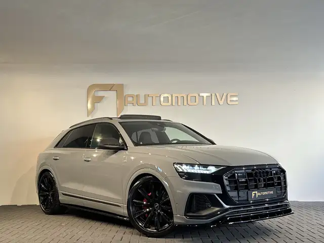 Audi Q8 view 4