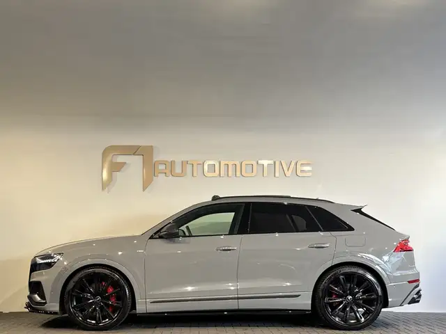 Audi Q8 view 10