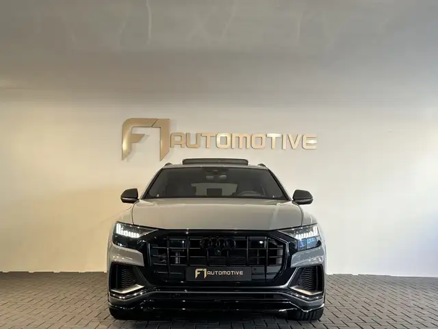 Audi Q8 view 3