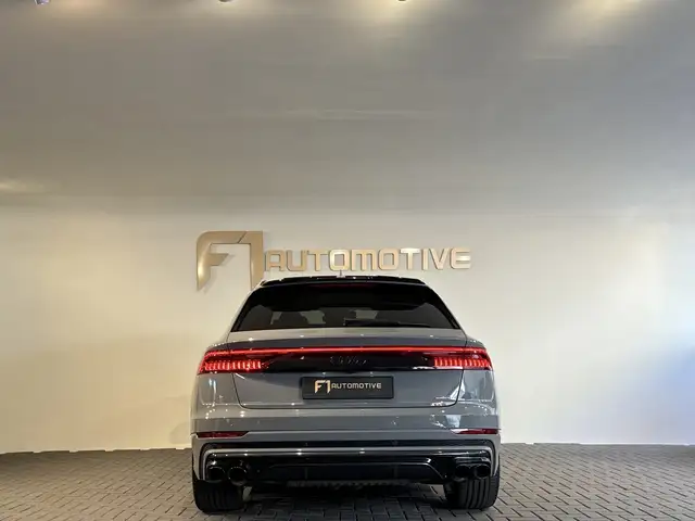 Audi Q8 view 8