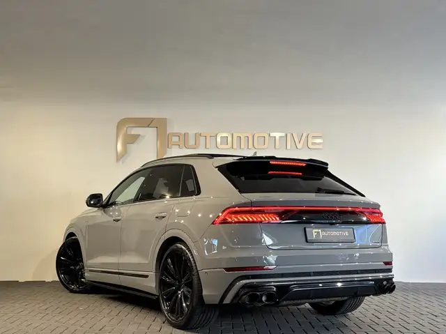Audi Q8 view 9
