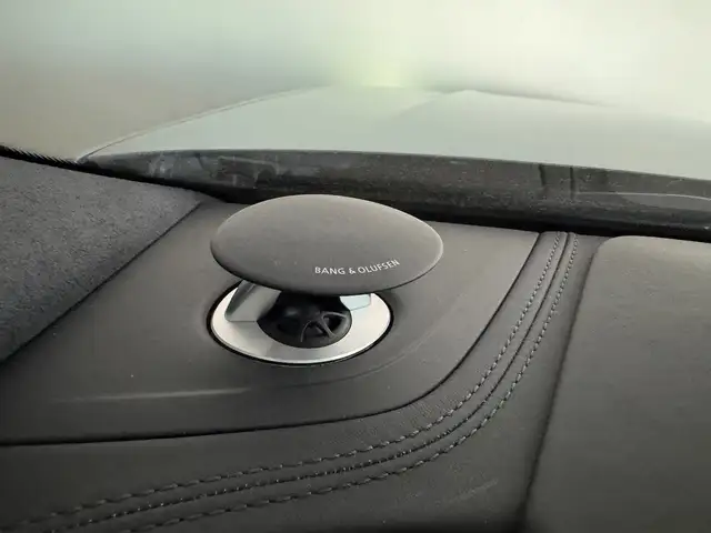 Audi Q8 view 14