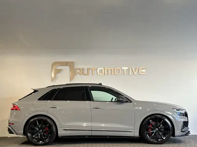 Audi Q8 view 12