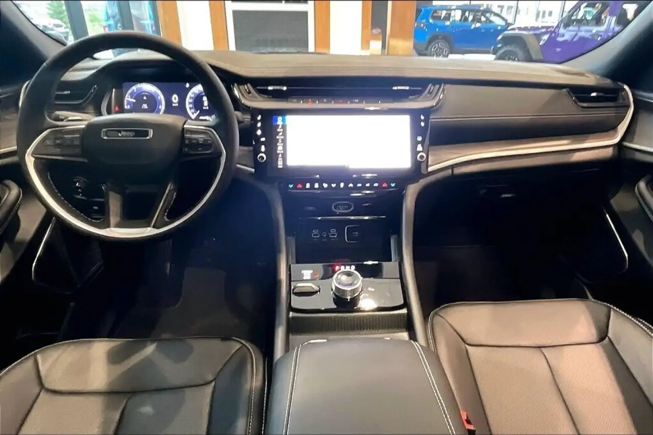 Jeep Grand Cherokee снимка Jeep Grand Cherokee