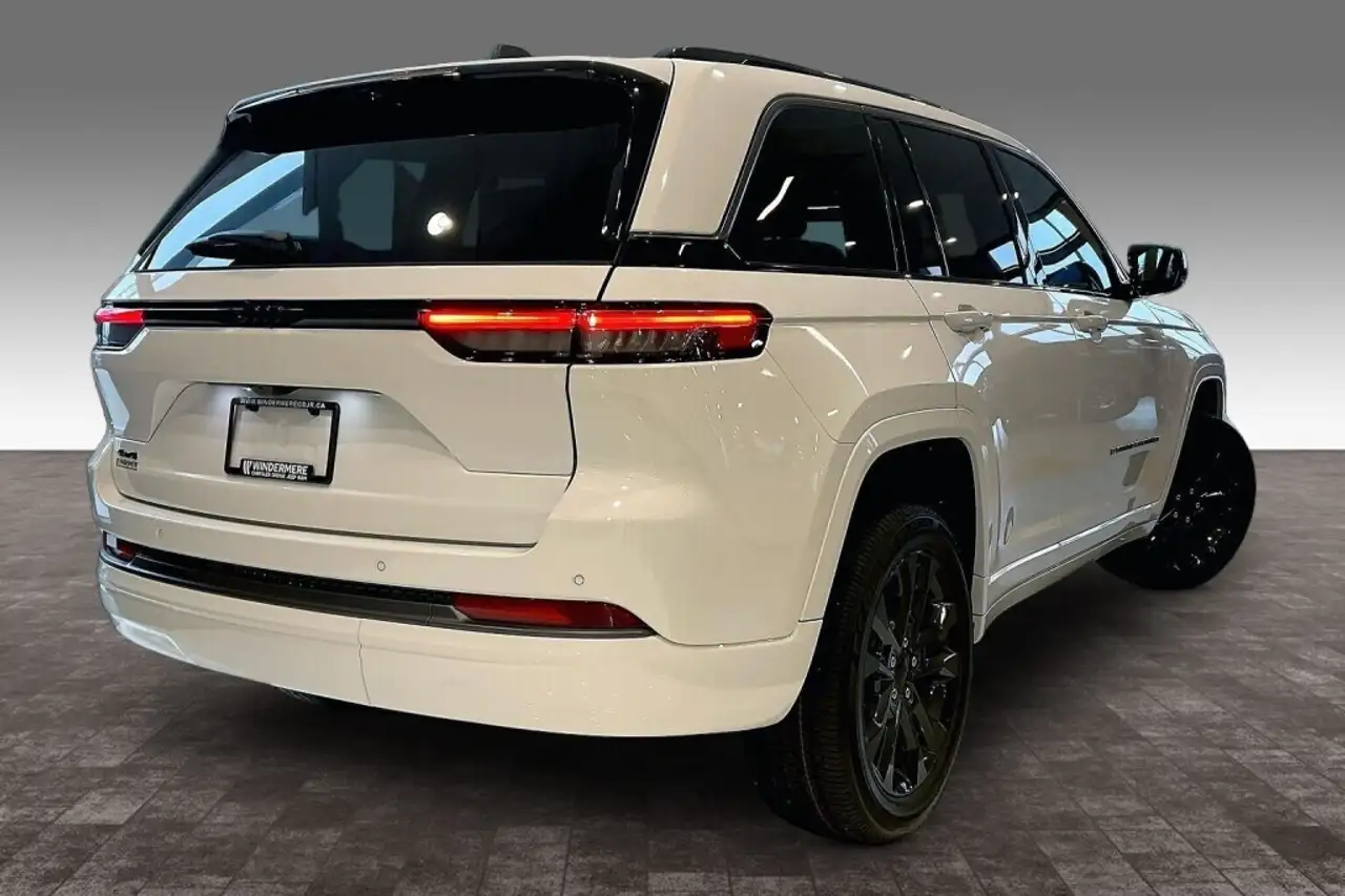 Jeep Grand Cherokee снимка Jeep Grand Cherokee