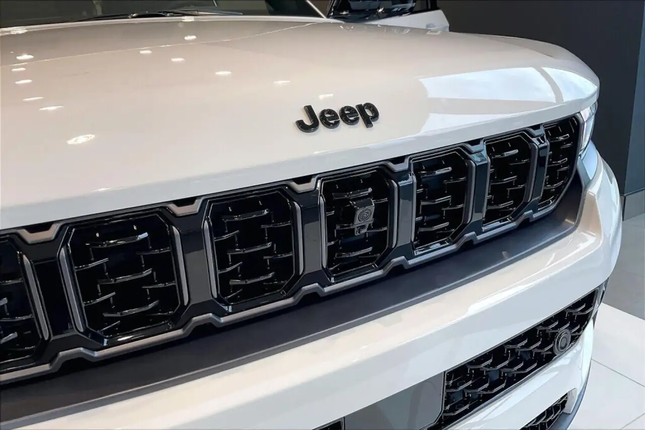 Jeep Grand Cherokee снимка Jeep Grand Cherokee