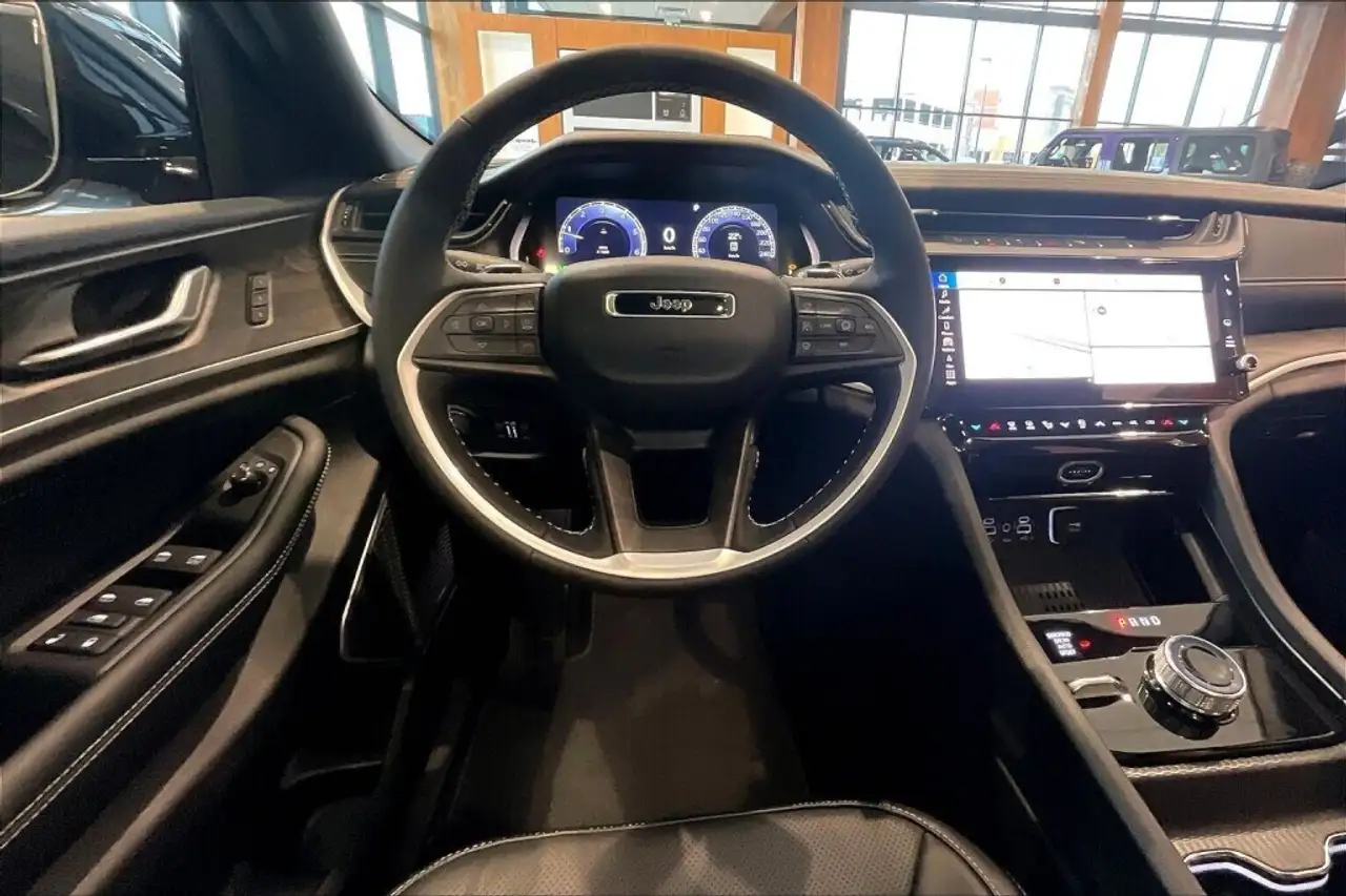 Jeep Grand Cherokee снимка Jeep Grand Cherokee