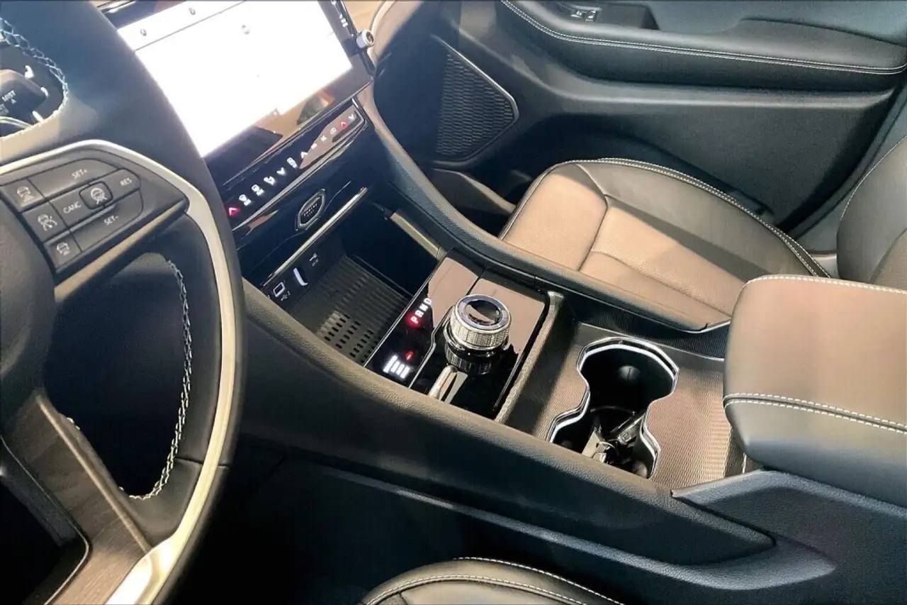 Jeep Grand Cherokee снимка Jeep Grand Cherokee