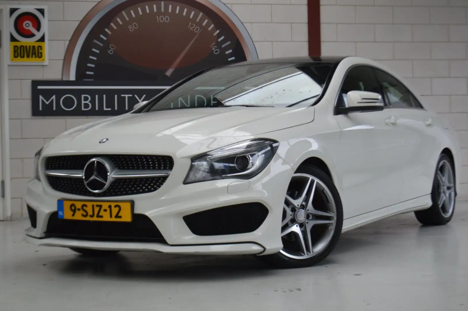 Mercedes-Benz CLA 200 Ambition AMG-line, XENON, PANORAMA, GARANTIE, NAVI Wit - 1