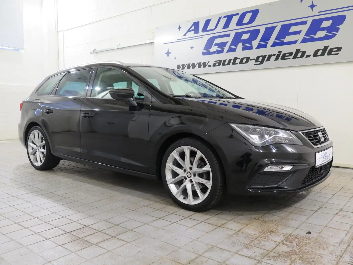 SEAT Leon FR Black Matt Edition, LED, Smart-Link, Navi, Alu Schwarz - 1
