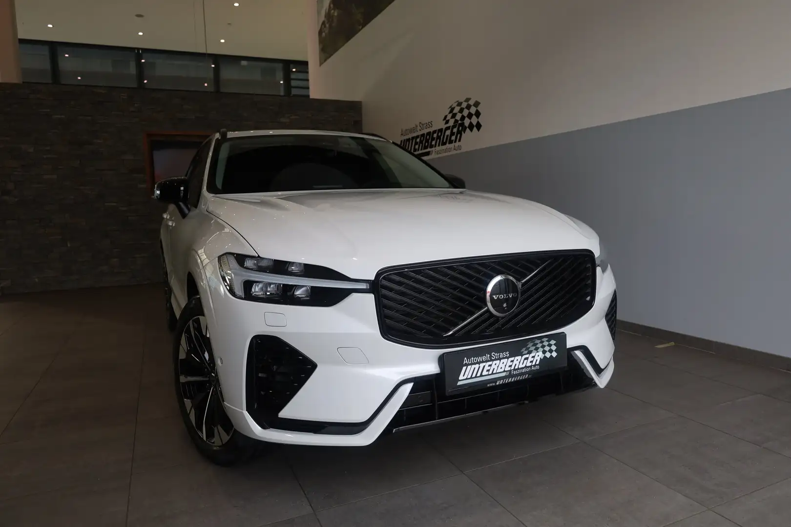 Volvo XC60 T6 Plug-in Ultra Dark Weiß - 2