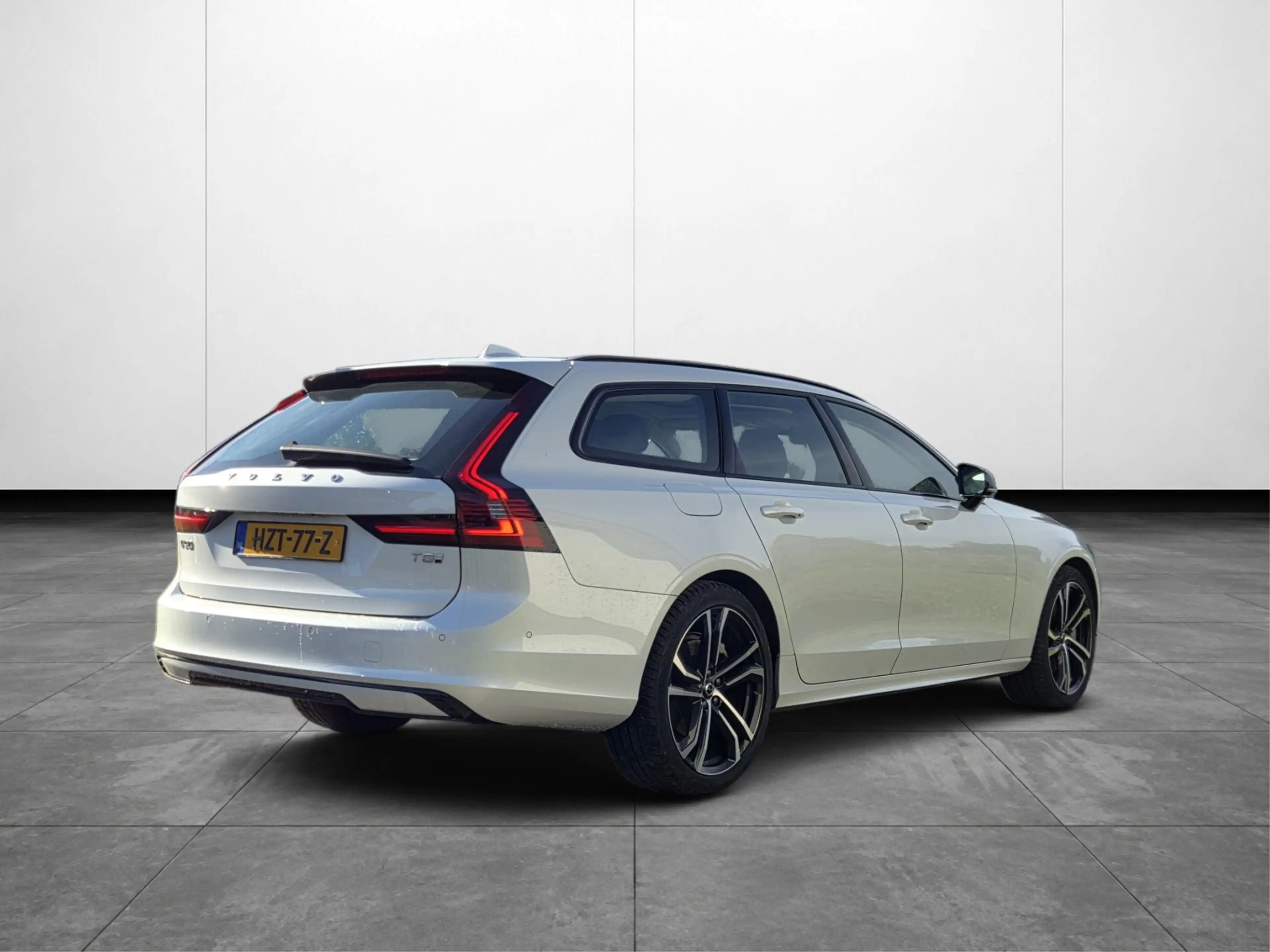 Volvo V90 2.0 T8 Plug-in hybrid AWD Ultra Dark | Full Option — photo 2