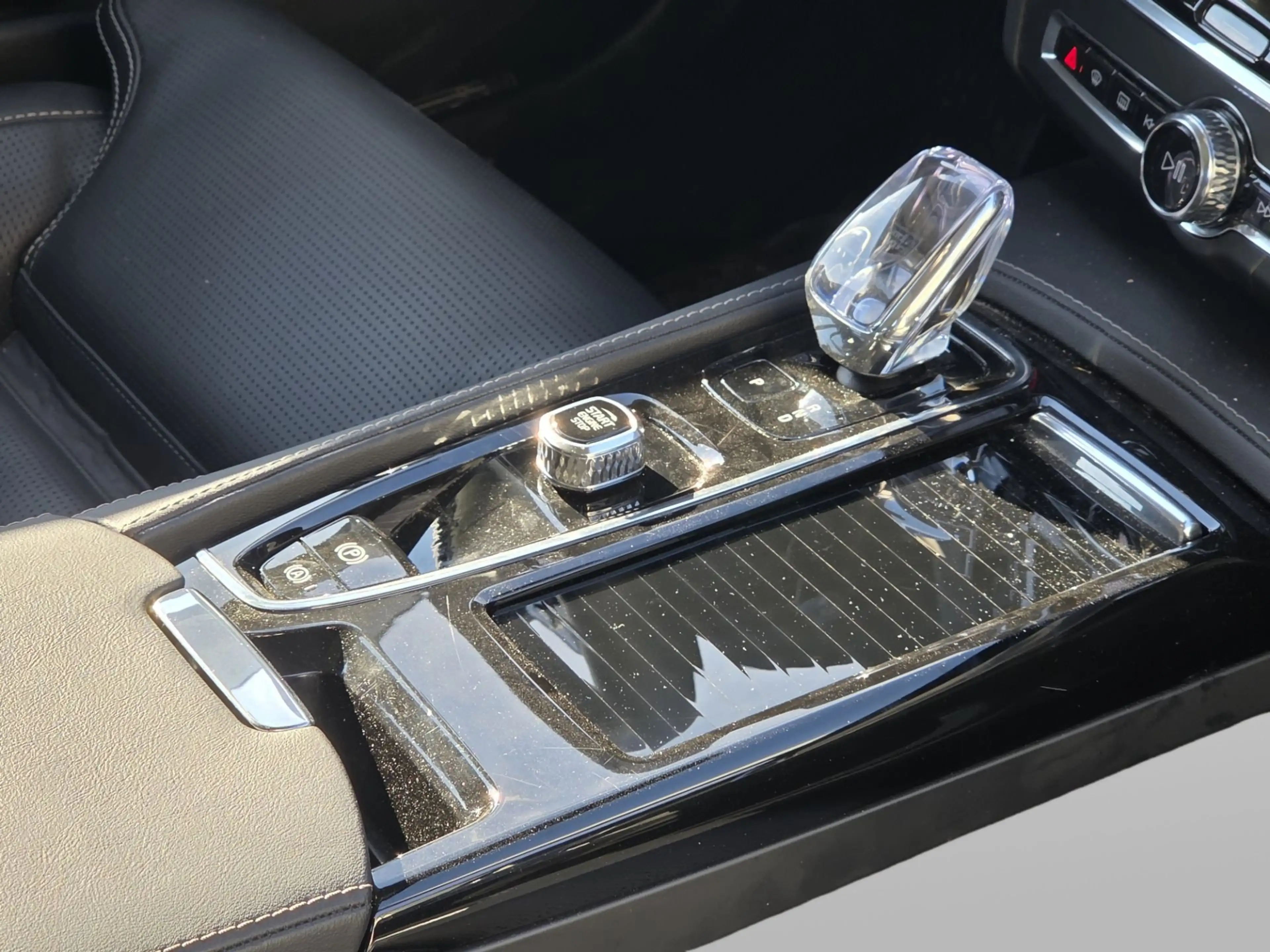 Volvo V90 2.0 T8 Plug-in hybrid AWD Ultra Dark | Full Option — photo 17