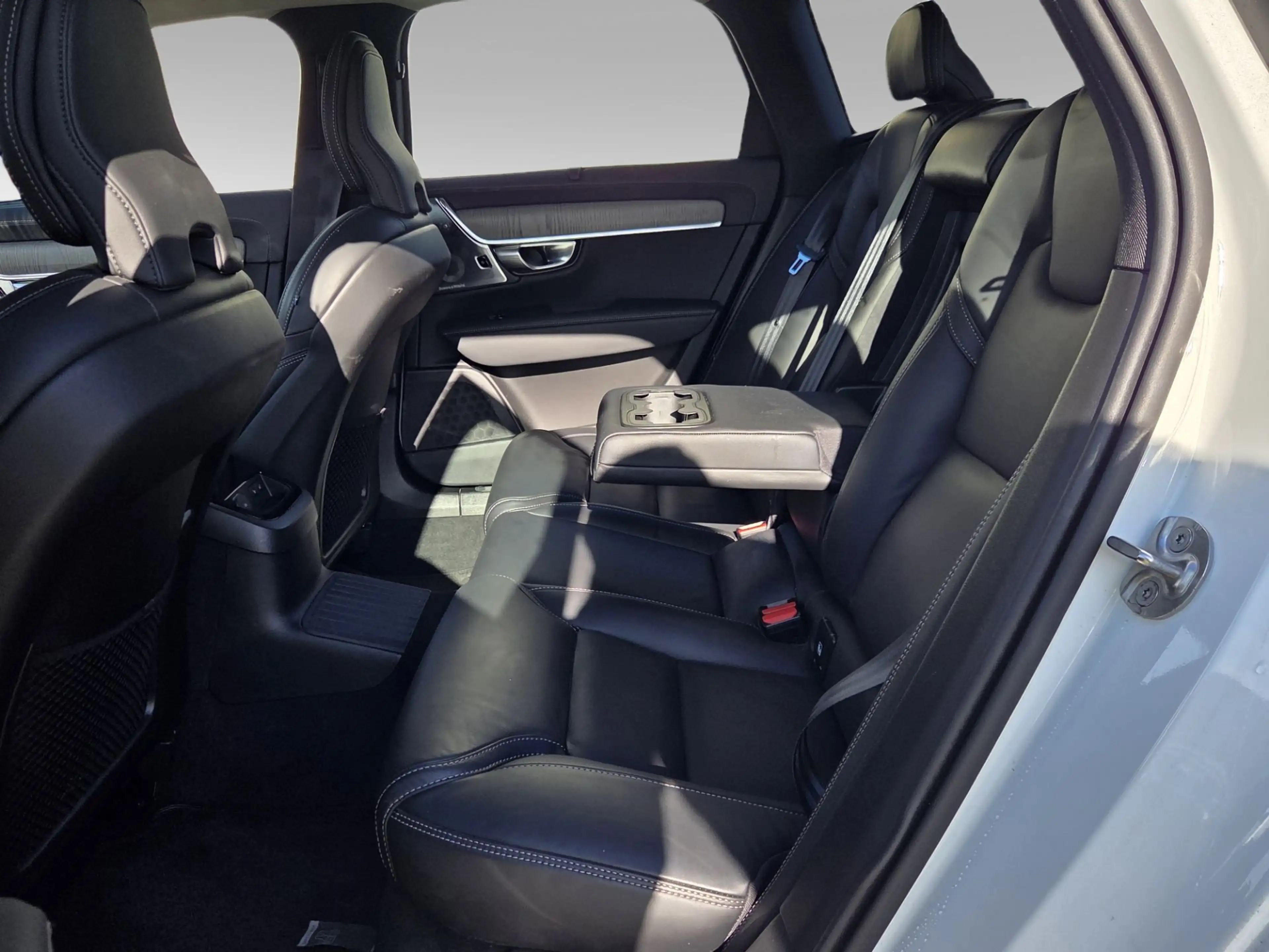 Volvo V90 2.0 T8 Plug-in hybrid AWD Ultra Dark | Full Option — photo 7