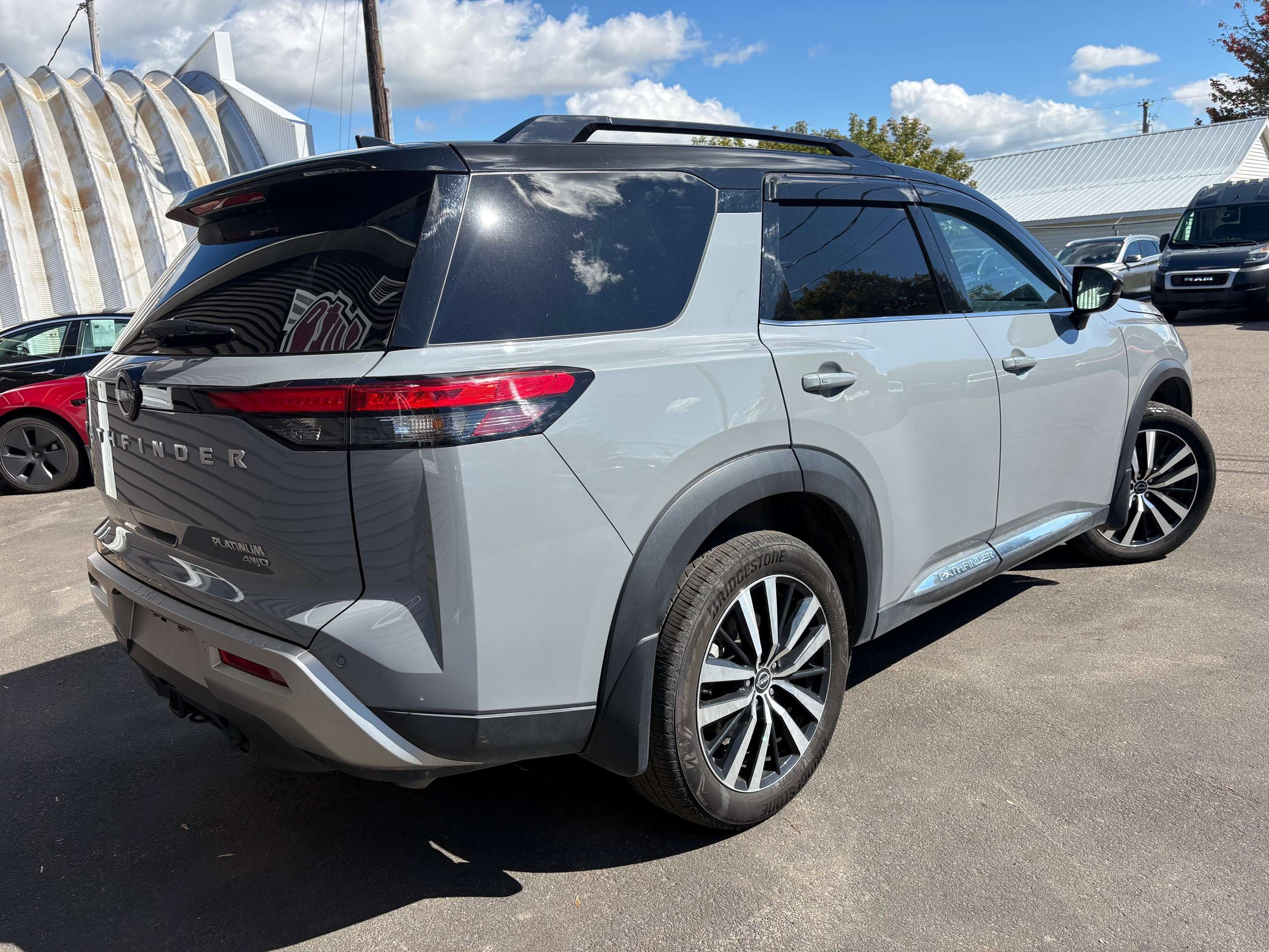 2025 Nissan Pathfinder Platinum — photo 1