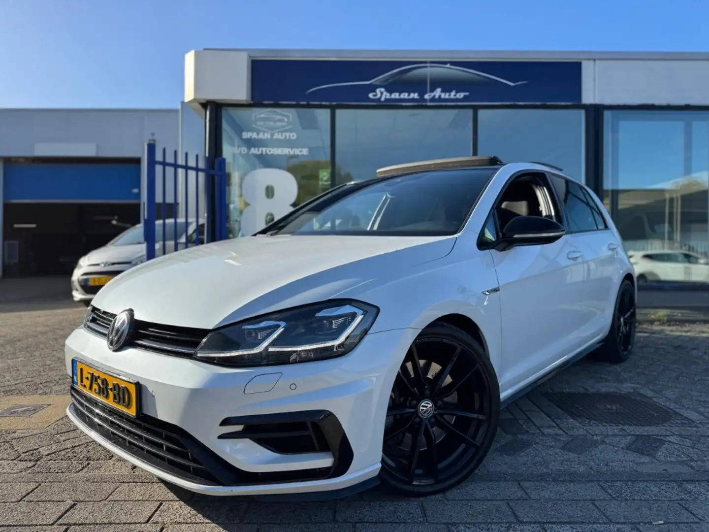 Volkswagen Golf 7.5 2.0 TSI 4Motion R | PANO | DYN AUDIO | CARPLAY Wit - 2