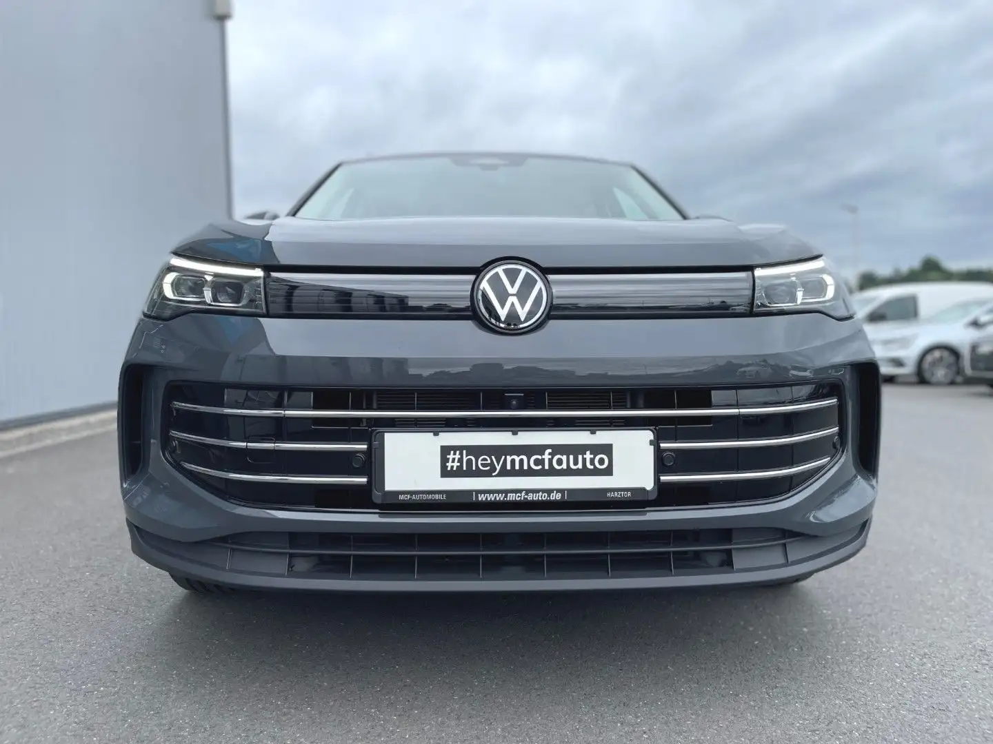 Volkswagen Tiguan 1.5 eTSI DSG Elegance *Matrix*IDA*360* Grau - 2