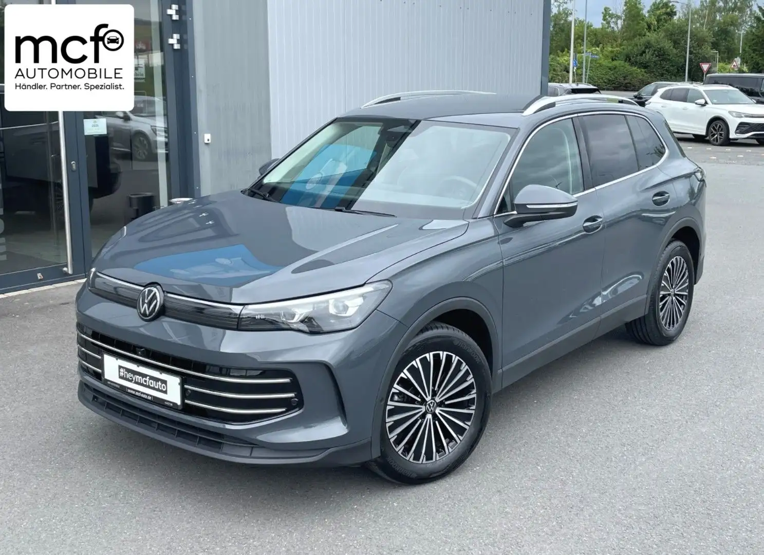 Volkswagen Tiguan 1.5 eTSI DSG Elegance *Matrix*IDA*360* Grau - 1