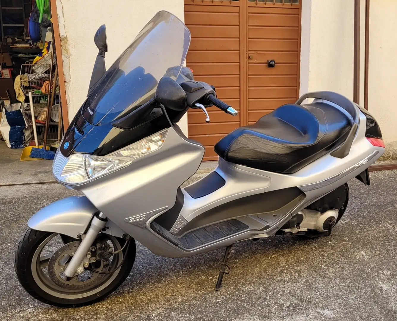 Piaggio X 8 200 Silber - 1