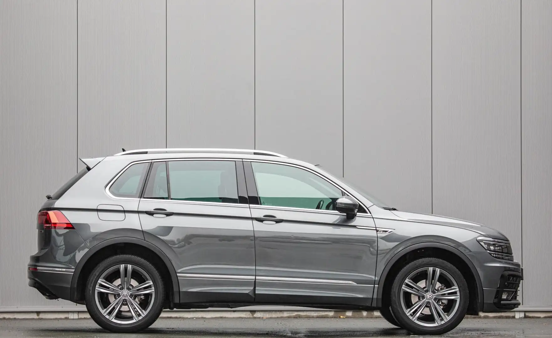 Volkswagen Tiguan 1.4 TSI 4Motion Highline Business R | Pano | Leder Grijs - 1