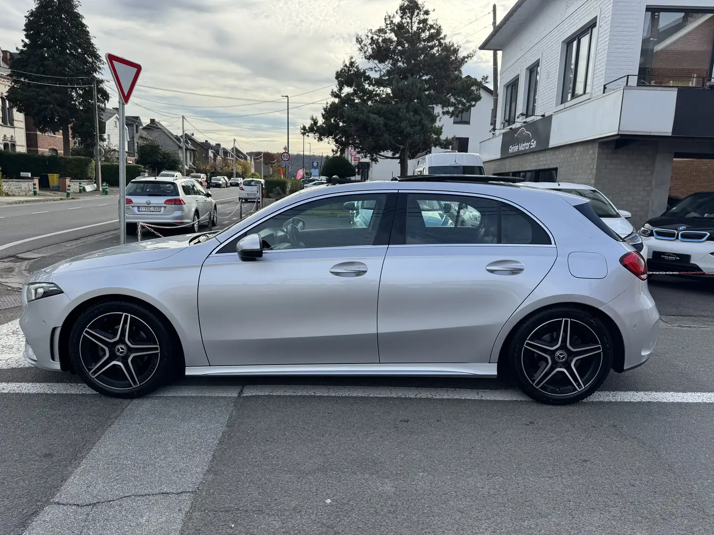 Mercedes-Benz A 180 A 180 Business /AMG/ Toit Panoramique/Boite Auto.. Zilver - 2