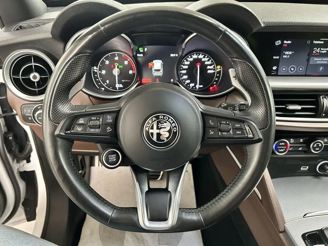 Alfa Romeo Stelvio 2021 — фото 12
