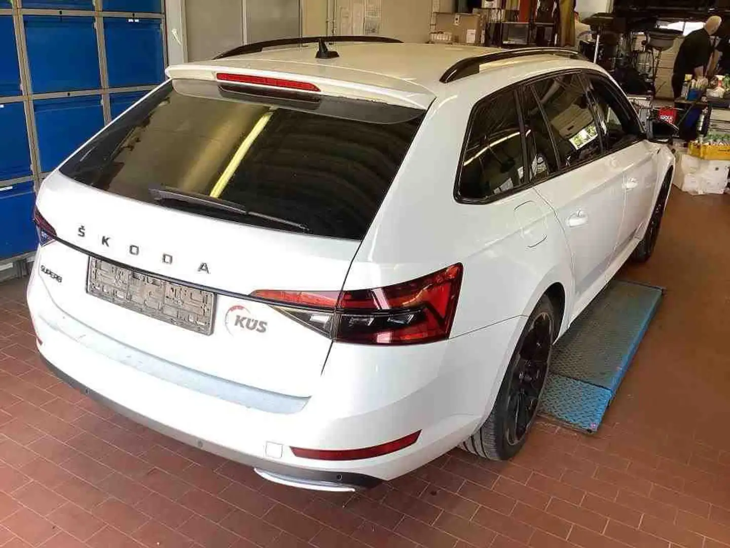 Skoda Superb Combi Sportline 2.0 TDI 147kW AHK Weiß - 2