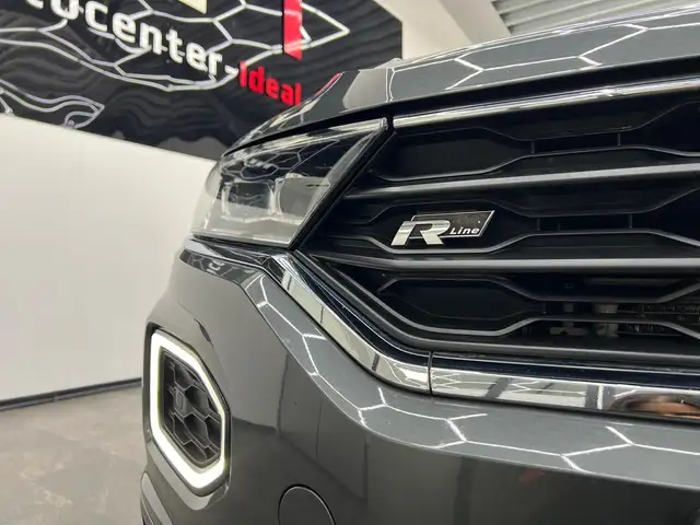 Volkswagen T-Roc view 12