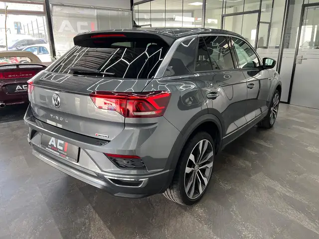 Volkswagen T-Roc view 9