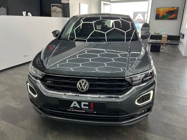 Volkswagen T-Roc view 11
