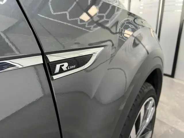 Volkswagen T-Roc view 14