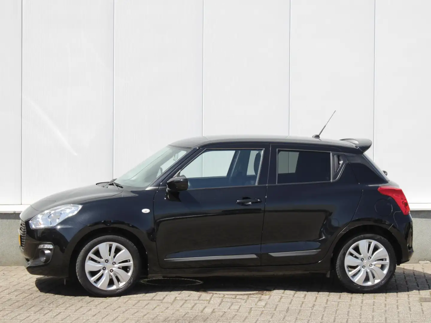Suzuki Swift 1.2 Select | Airco | Navi | Camera | Lm-Velgen Zwart - 2
