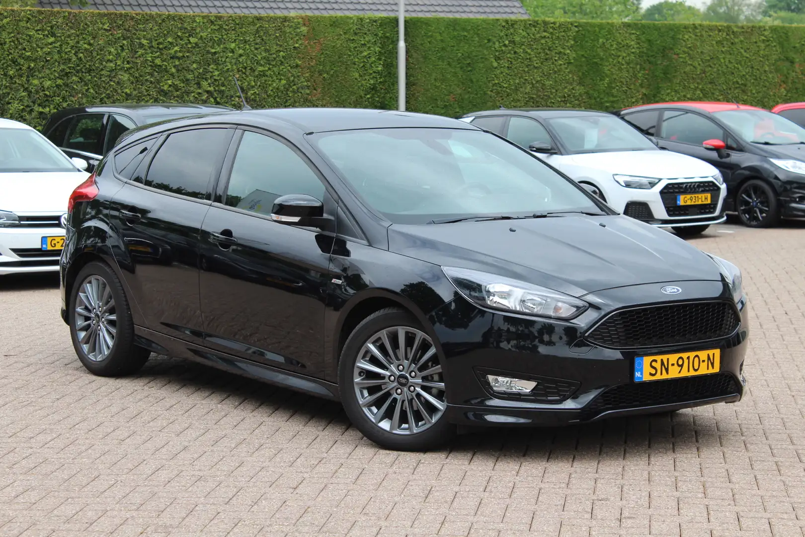 Ford Focus 1.0 ST-Line / Camera / Navigatie / Parkeerhulp ach Zwart - 1