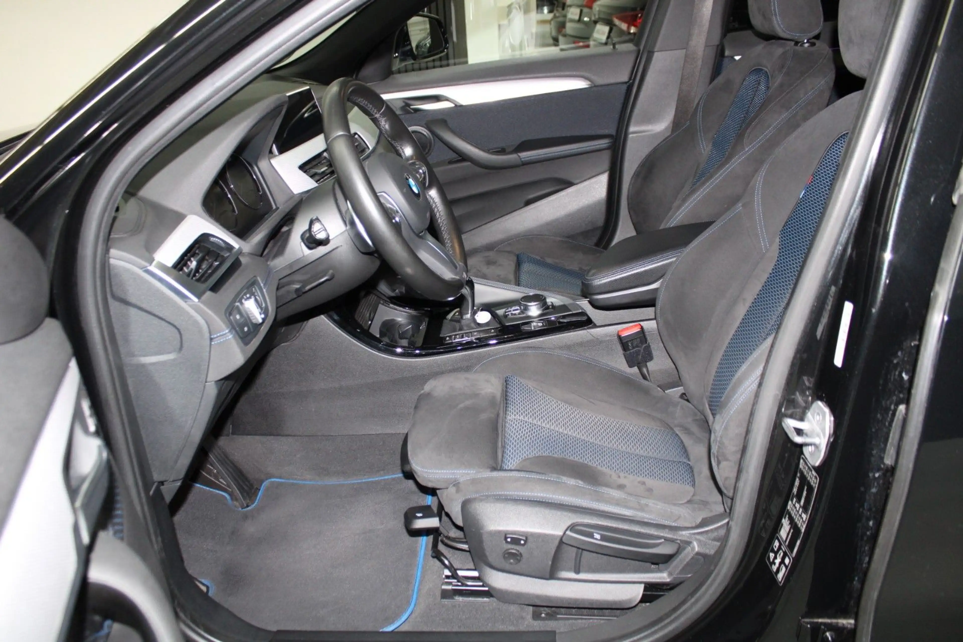 BMW X2 xDrive 20 d M Sport Automatik Panorama Navi — photo 14