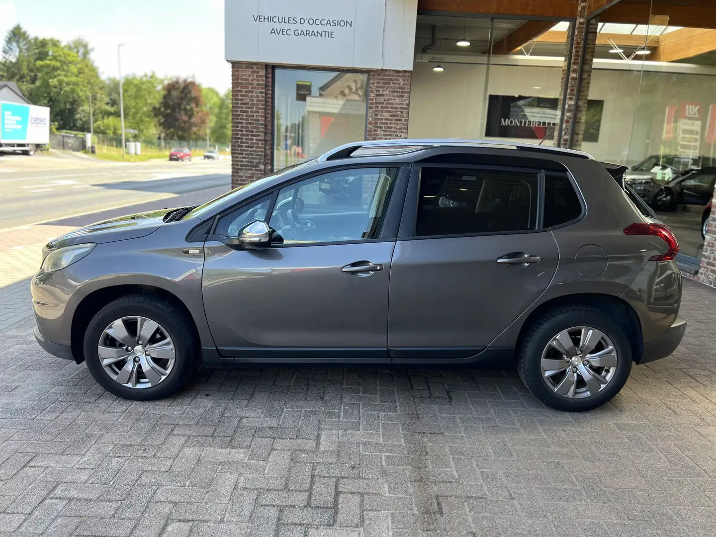 Peugeot 2008 2008 1.2i PureTech Active***GSM 0475323828*** Gris - 1