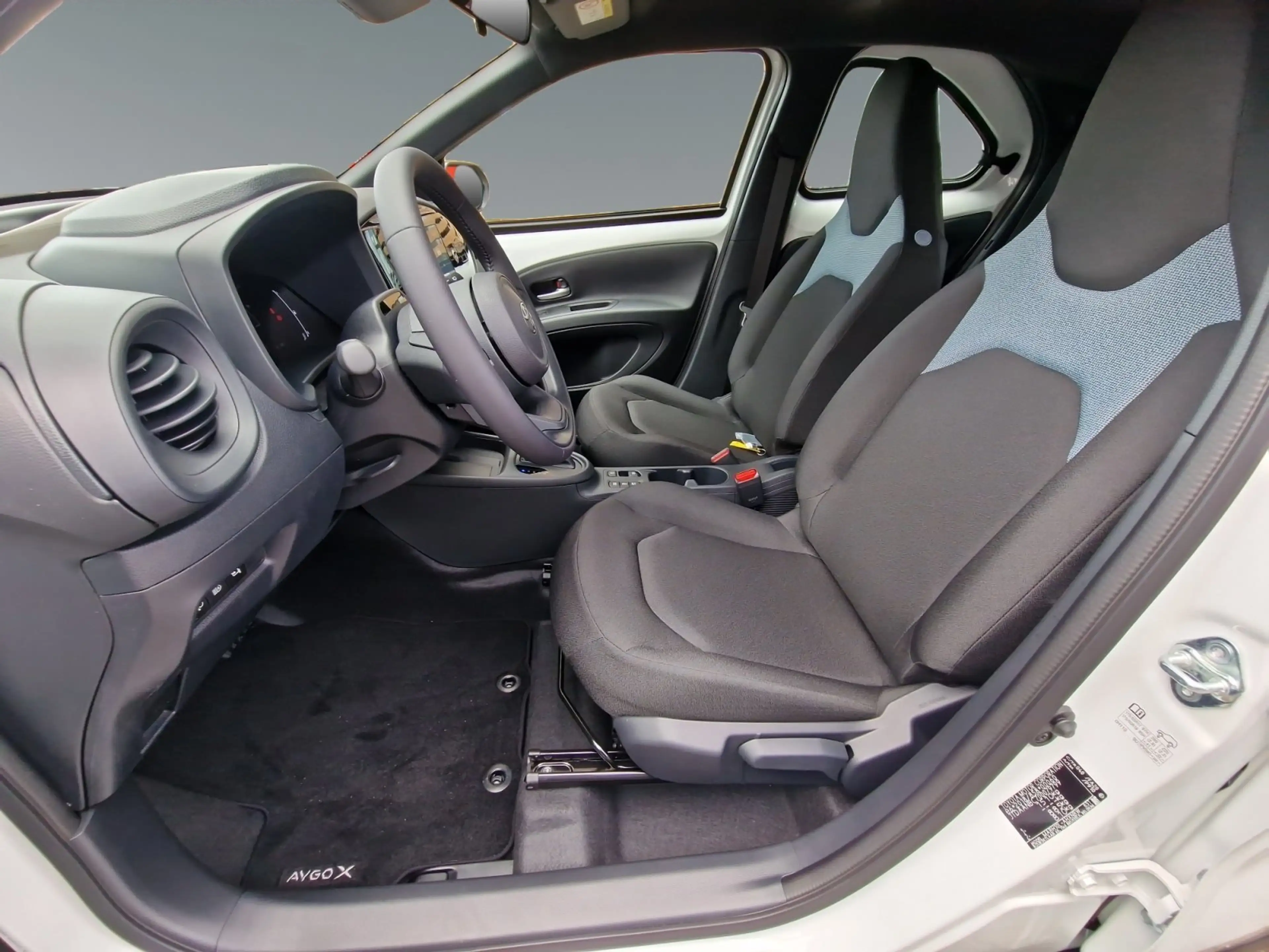 Toyota Aygo 1.5 Active Hybrid +SOFORT+SHZ+Kamera+CarPlay — photo 10