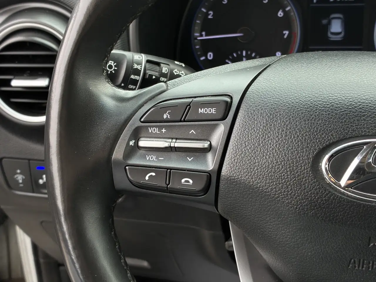Hyundai KONA снимка Hyundai KONA